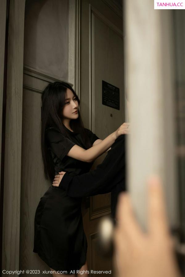 鱼子酱fish  [XiuRen]高清写真图 2023.01.20 No.6172 鱼子酱Fish 妩媚美腿第2张图片